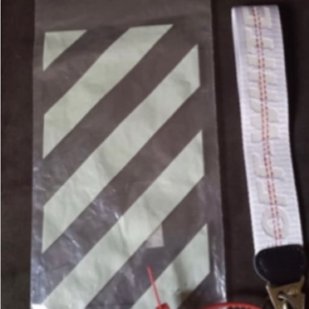 Off-White Key chain w Tag NWT w Bag no Box - Picture 5 of 9